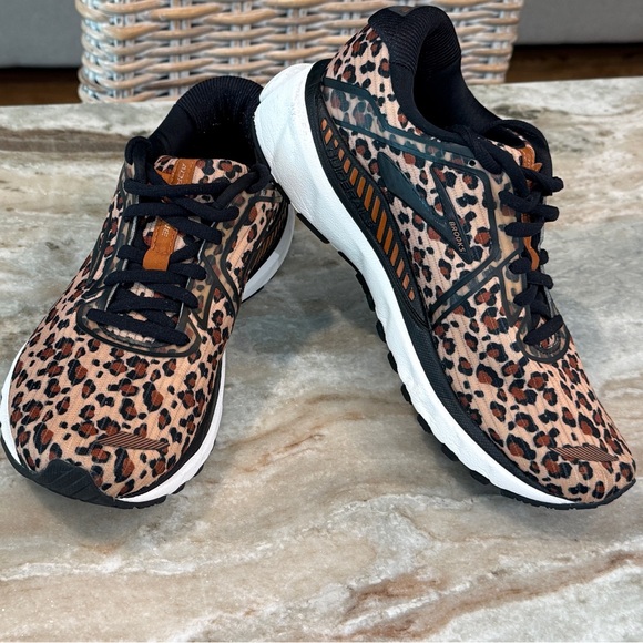 Womens BROOKS Adrenaline GTS 20 Run Wild leopard sneakers- Size 7.5 - Picture 6 of 10